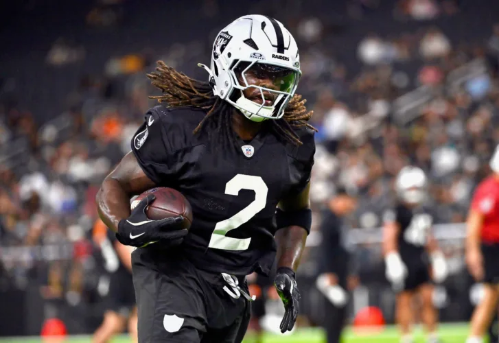 Raiders' Jeanty suffers apparent injury during practice